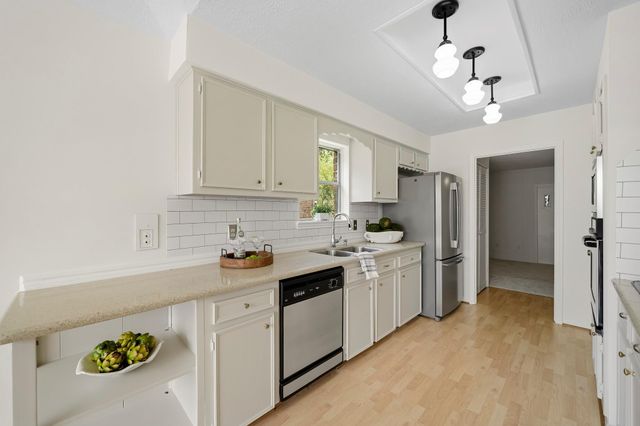 13539 Brook Hollow Drive, Sugar Land, TX 77498