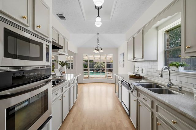 13539 Brook Hollow Drive, Sugar Land, TX 77498