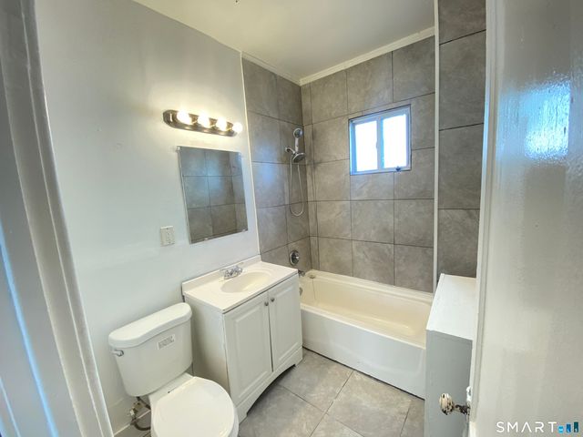 54-56 Westbourne Parkway 1st floor, Hartford, CT 06112