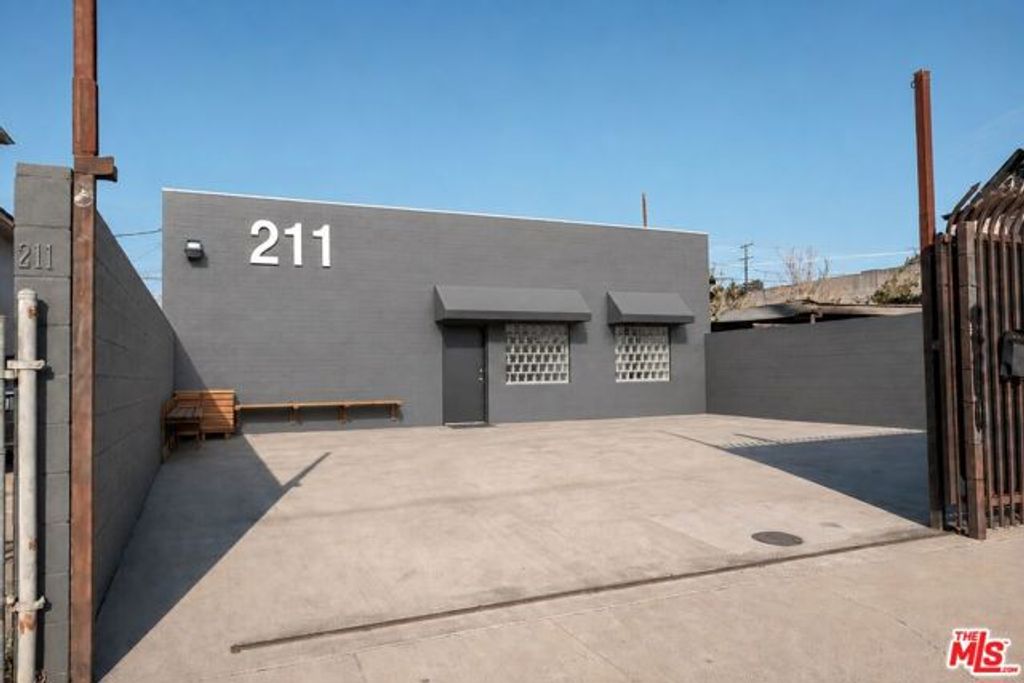 211 W Avenue 33, Los Angeles, CA 90031