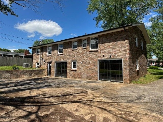 2705 W Copeland Ct, Clarksville, TN 37042