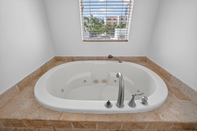 508 N Birch Road 508, Fort Lauderdale, FL 33304