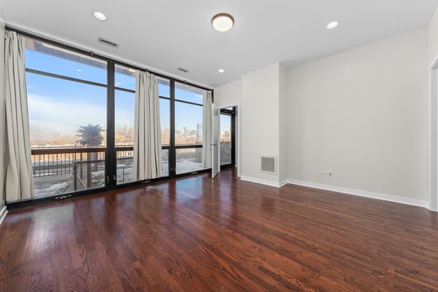 1151 W 14th Place 332, Chicago, IL 60608