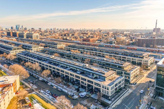 1151 W 14th Place 332, Chicago, IL 60608