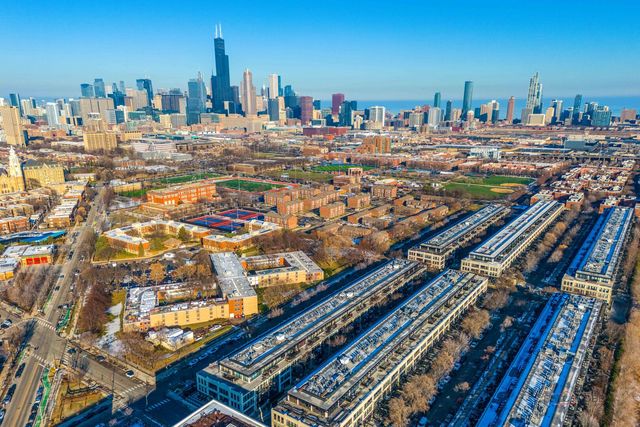 1151 W 14th Place 332, Chicago, IL 60608