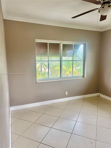 924 SE 2nd St 29, Fort Lauderdale, FL 33301