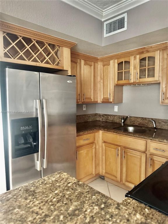 924 SE 2nd St 29, Fort Lauderdale, FL 33301