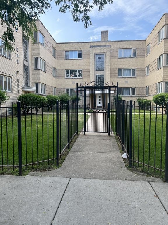 2028 E 72nd Place 2C, Chicago, IL 60649