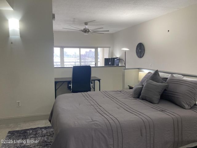 1 Riverpointe 321, Jeffersonville, IN 47130