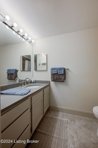 1 Riverpointe 321, Jeffersonville, IN 47130