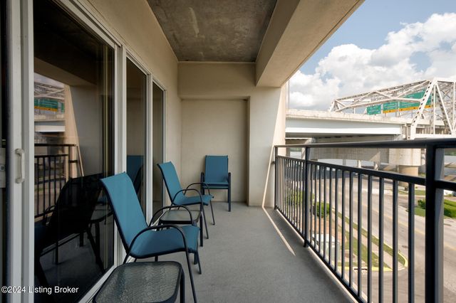 1 Riverpointe 321, Jeffersonville, IN 47130