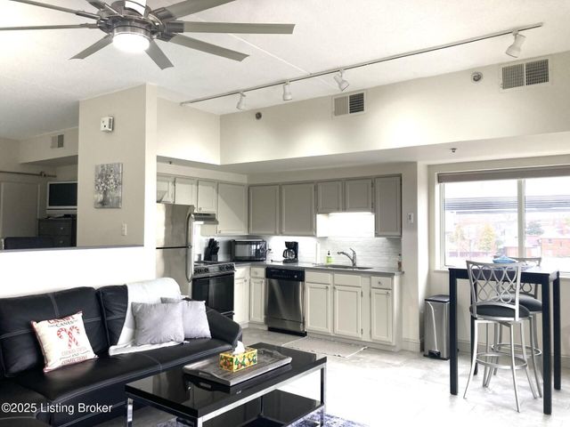 1 Riverpointe 321, Jeffersonville, IN 47130
