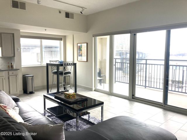 1 Riverpointe 321, Jeffersonville, IN 47130