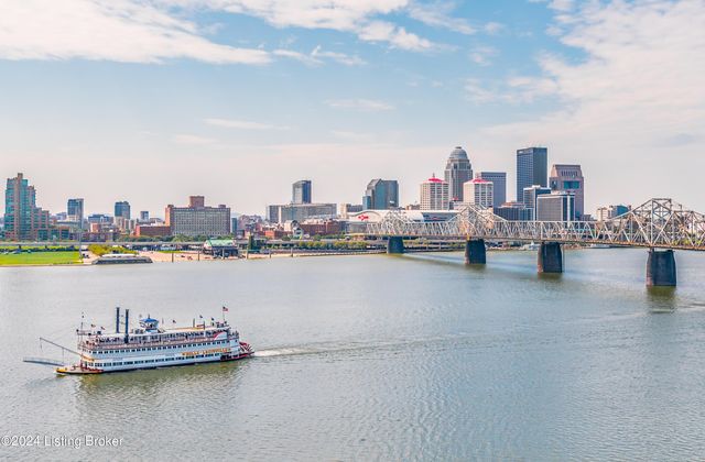 1 Riverpointe 321, Jeffersonville, IN 47130
