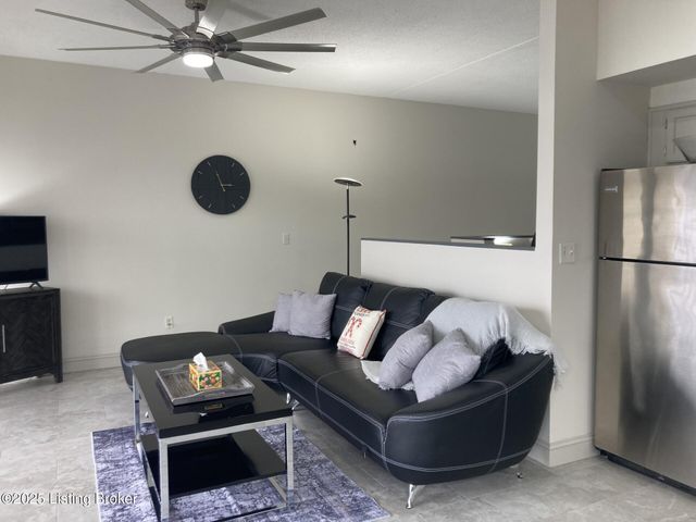 1 Riverpointe 321, Jeffersonville, IN 47130