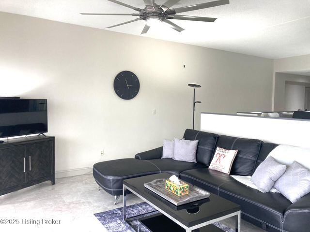 1 Riverpointe 321, Jeffersonville, IN 47130