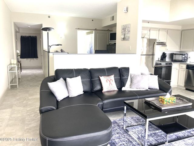 1 Riverpointe 321, Jeffersonville, IN 47130