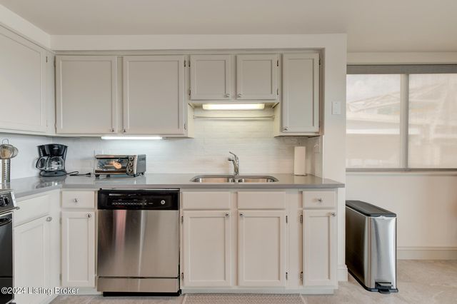 1 Riverpointe 321, Jeffersonville, IN 47130
