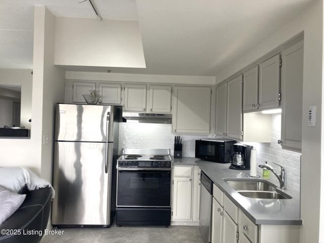 1 Riverpointe 321, Jeffersonville, IN 47130