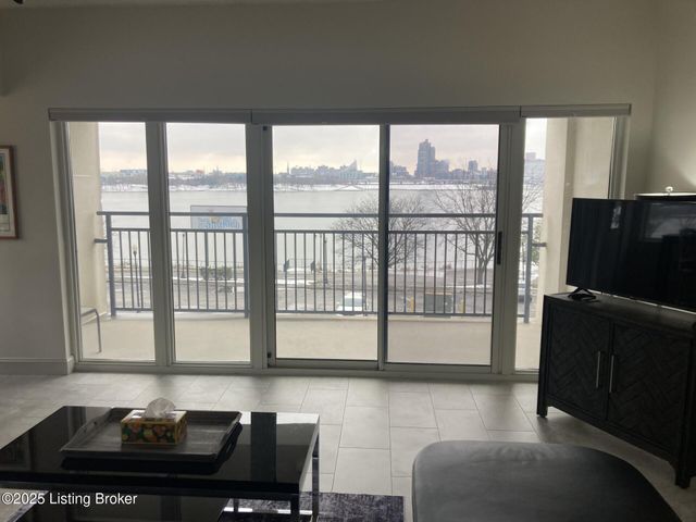 1 Riverpointe 321, Jeffersonville, IN 47130