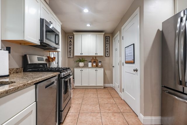 186 Westhill Ave, Somerset, MA 02726