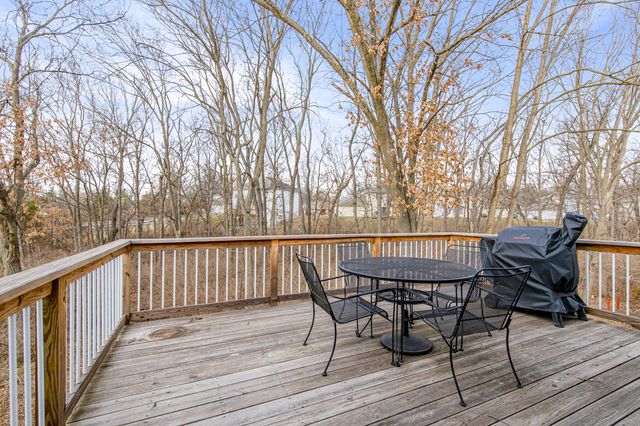 3913 WOODS EDGE RD, Columbia, MO 65203