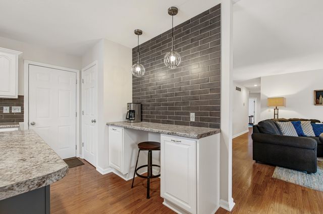 3913 WOODS EDGE RD, Columbia, MO 65203