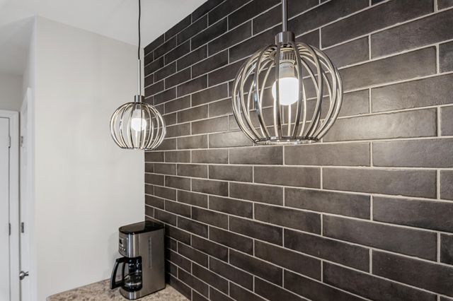 3913 WOODS EDGE RD, Columbia, MO 65203