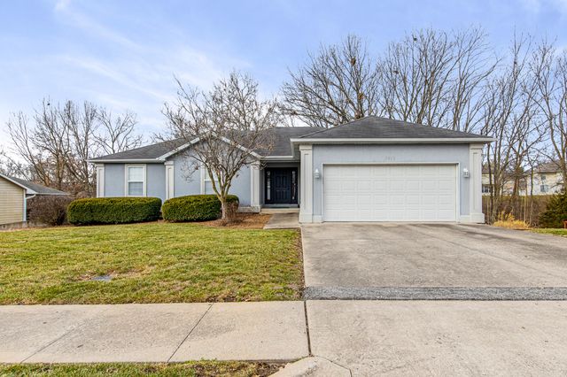 3913 WOODS EDGE RD, Columbia, MO 65203