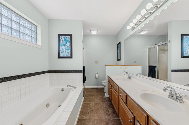 3913 WOODS EDGE RD, Columbia, MO 65203