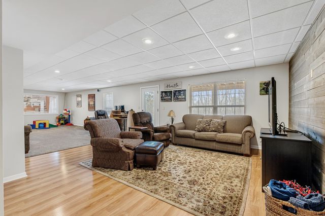 3913 WOODS EDGE RD, Columbia, MO 65203