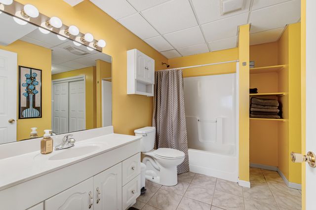 3913 WOODS EDGE RD, Columbia, MO 65203