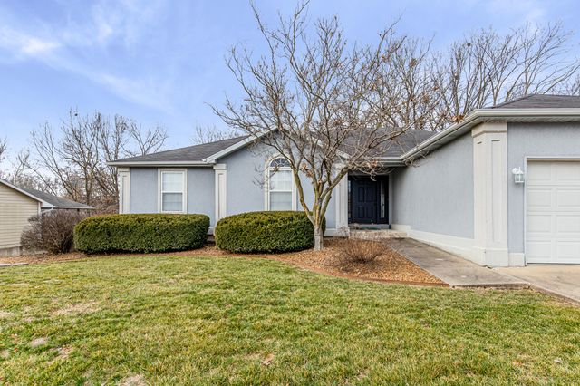 3913 WOODS EDGE RD, Columbia, MO 65203