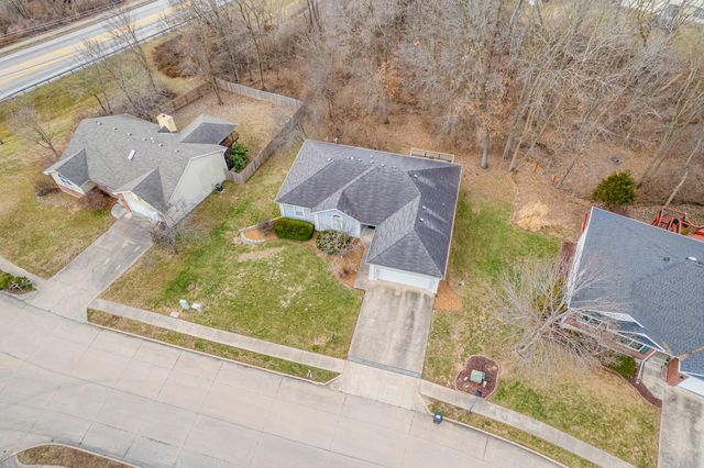 3913 WOODS EDGE RD, Columbia, MO 65203