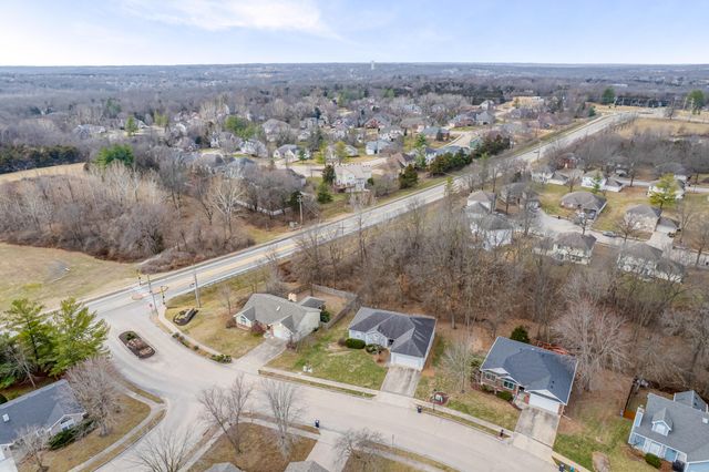 3913 WOODS EDGE RD, Columbia, MO 65203