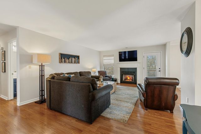 3913 WOODS EDGE RD, Columbia, MO 65203