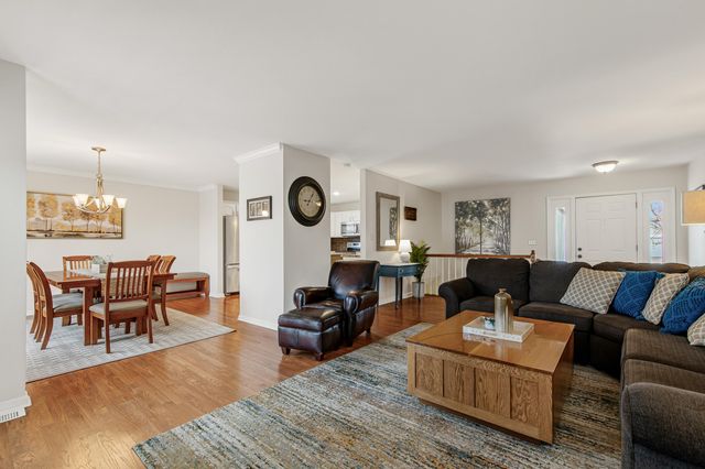 3913 WOODS EDGE RD, Columbia, MO 65203