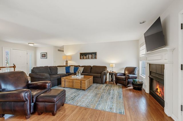 3913 WOODS EDGE RD, Columbia, MO 65203