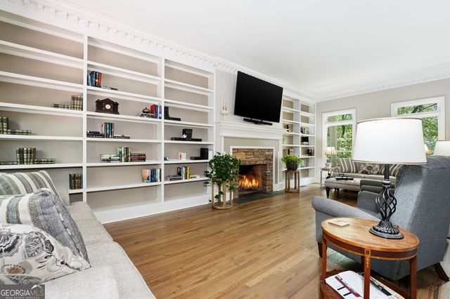 130 Farm Hill Circle, Roswell, GA 30075