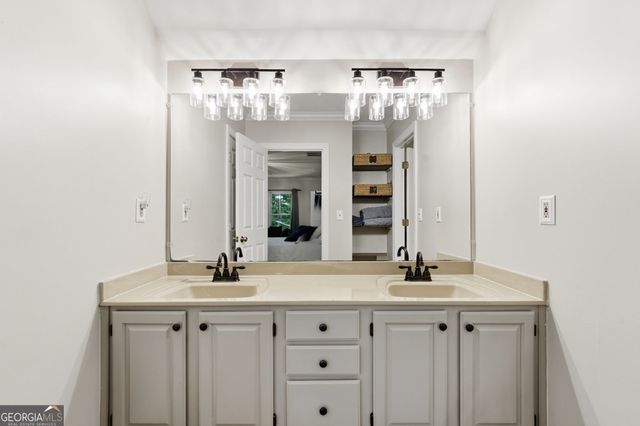130 Farm Hill Circle, Roswell, GA 30075
