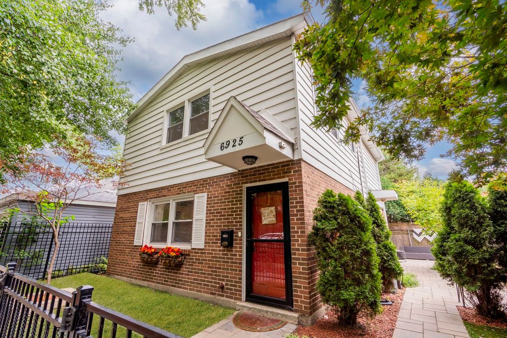 6925 N Ravenswood Avenue, Chicago, IL 60626 — exterior