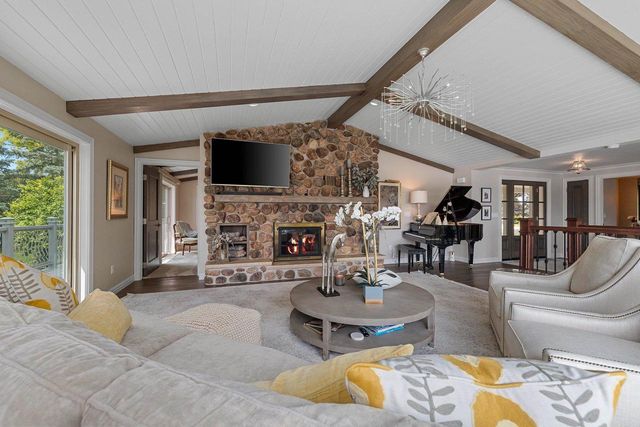 2281 LOST DAUPHIN ROAD, De Pere, WI 54115