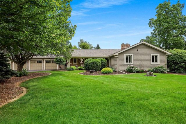 2281 LOST DAUPHIN ROAD, De Pere, WI 54115