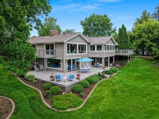 2281 LOST DAUPHIN ROAD, De Pere, WI 54115