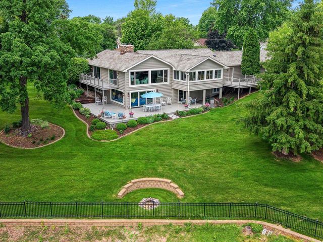 2281 LOST DAUPHIN ROAD, De Pere, WI 54115