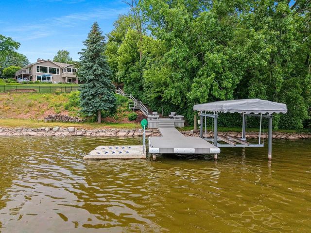 2281 LOST DAUPHIN ROAD, De Pere, WI 54115