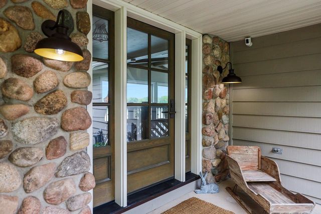 2281 LOST DAUPHIN ROAD, De Pere, WI 54115