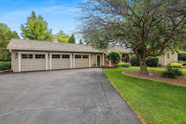2281 LOST DAUPHIN ROAD, De Pere, WI 54115