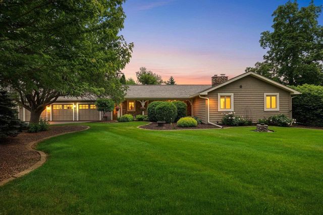 2281 LOST DAUPHIN ROAD, De Pere, WI 54115