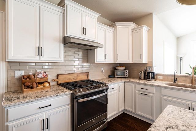 W223N4515 Boxleaf LANE, Pewaukee, WI 53072